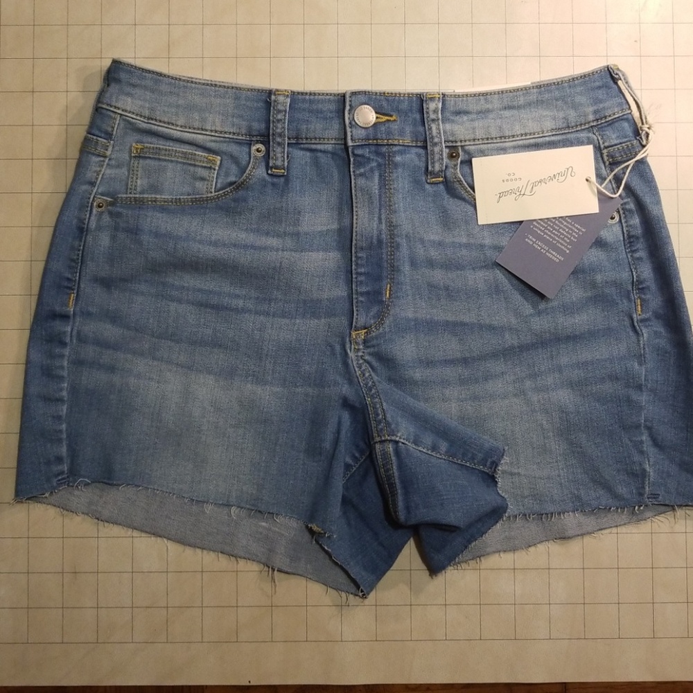 NWT Universal Thread High Rise Midi Jean Shorts size 00 - Picture 2 of 8